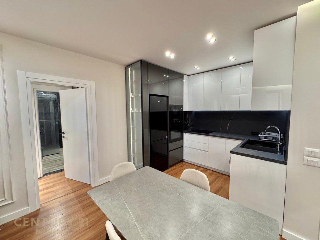 APARTMENT 2+1 NEAR THE NEW MARKET!