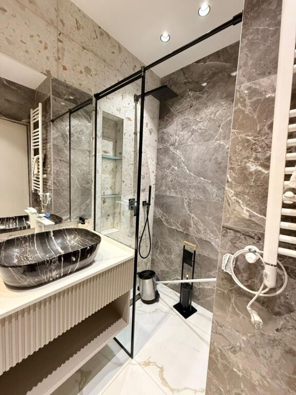 🏠Jepet Apartament Luksoz 2+1 me Qira te Liqeni i Tiranës!