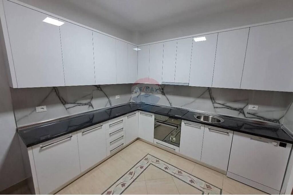 Apartment - For Rent - 9 Floors, Tirana