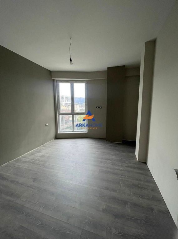 VENDESI APPARTAMENTO 3+1+2+BALCONE "ALLA COMUNE DI PARIGI" 474000 EURO