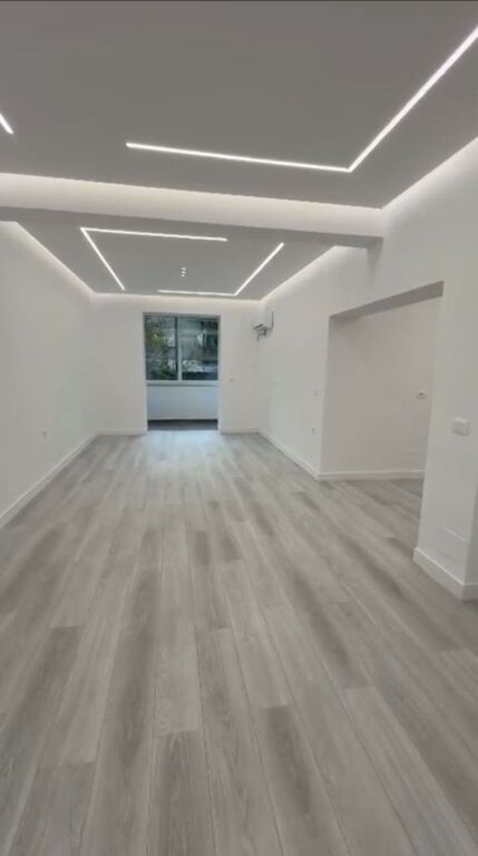 ZYRE PER QERA FASADE NE RRUGEN KRYESORE