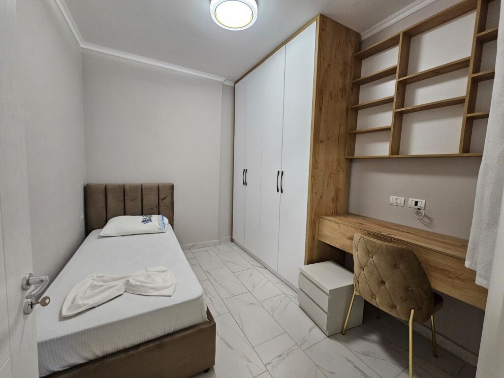 APARTAMENT 2+1 ME QERA NE ZONEN E SPITALLES!