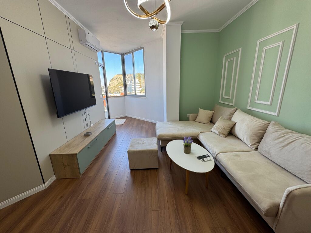 Shitet Apartament 2+1 Tek Shkembi i kavajes