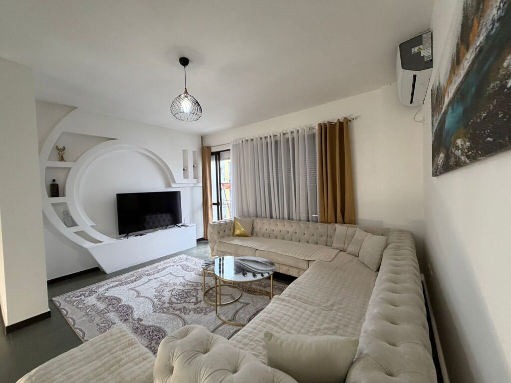Jepet me qera apartament 2+1 + 2 + 🅿️📍 Astir, pranë Viles L  ✔️ Kati 5✔️ Pallat me ashensor✔️ I mobiluar✔️ Ambient i bollshëm dhe i organizuar mirë✔️ Përfshihet vend parkimi  💰 Çmimi: 600 euro/muaj  📞 Për më shumë informacion ose vizitë, kontaktoni