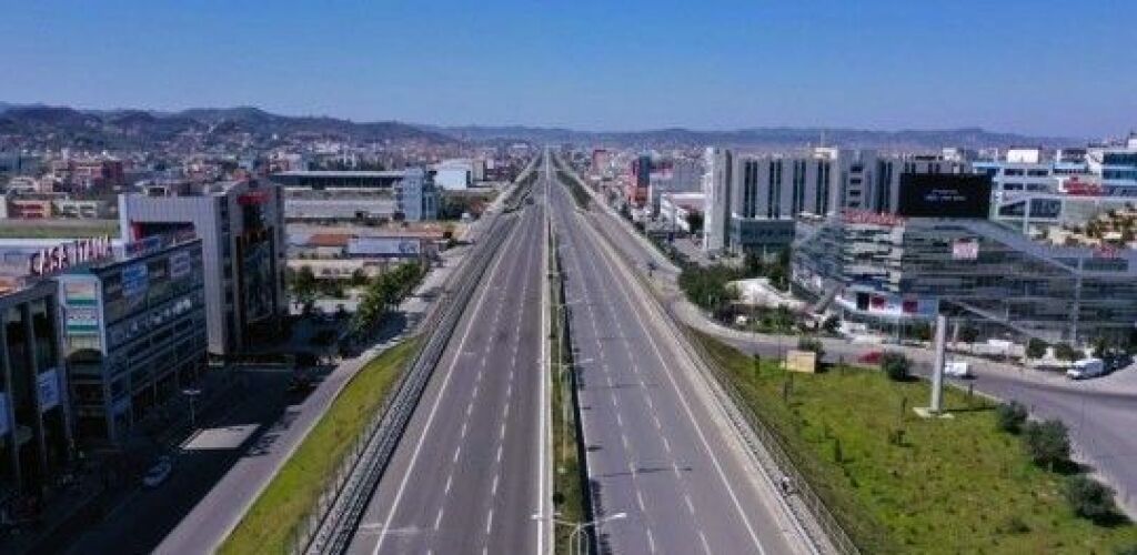 Eksluzive!Ambient Multifunksional për Qira,në Vorë!