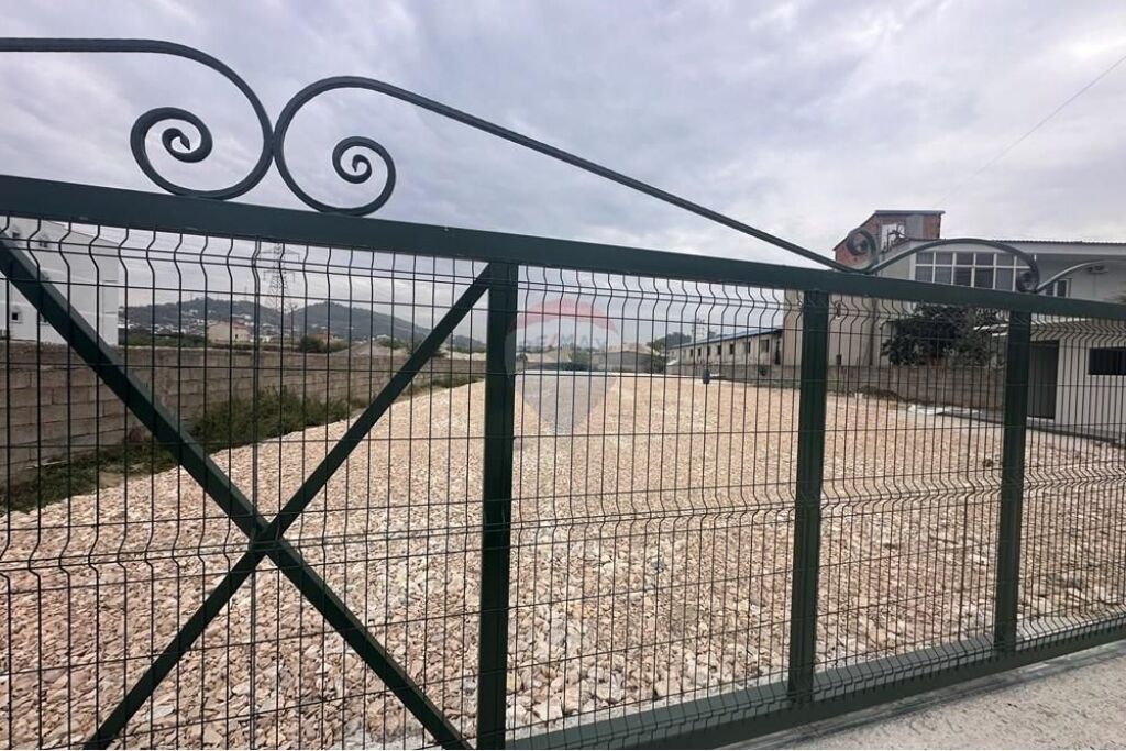 Truall - Për Qira - Prush, Tiranë