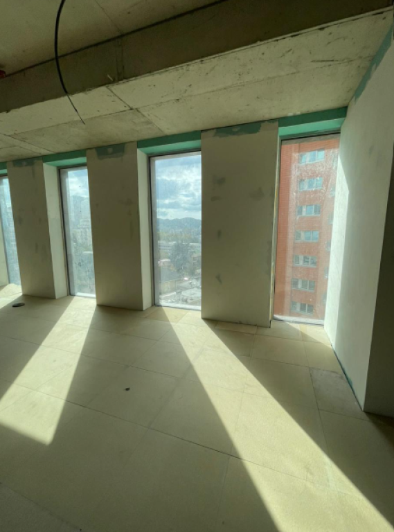 🏢 Zyrë me Qira – DownTown One