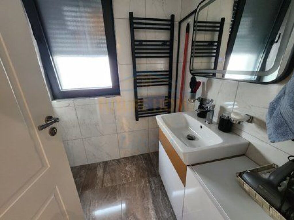 Shitet, Apartament 2+1+Post Parkimi, Liqeni i Thate, Tiranë