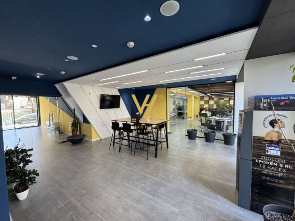 SHITET AMBIENT BIZNESI 900 M2 TE PAZARI I RI 2.700.000 EURO