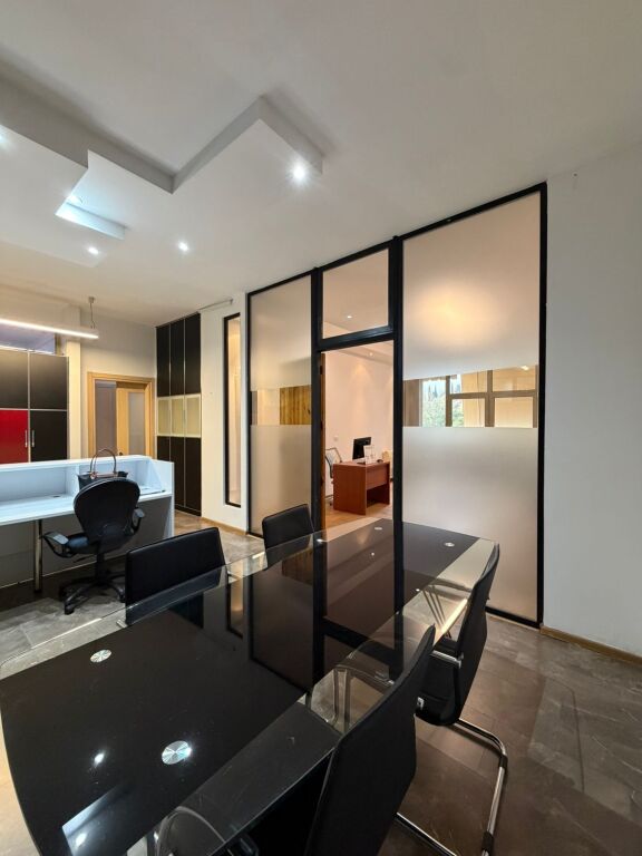 Office spaces for rent at the Republican Guard.