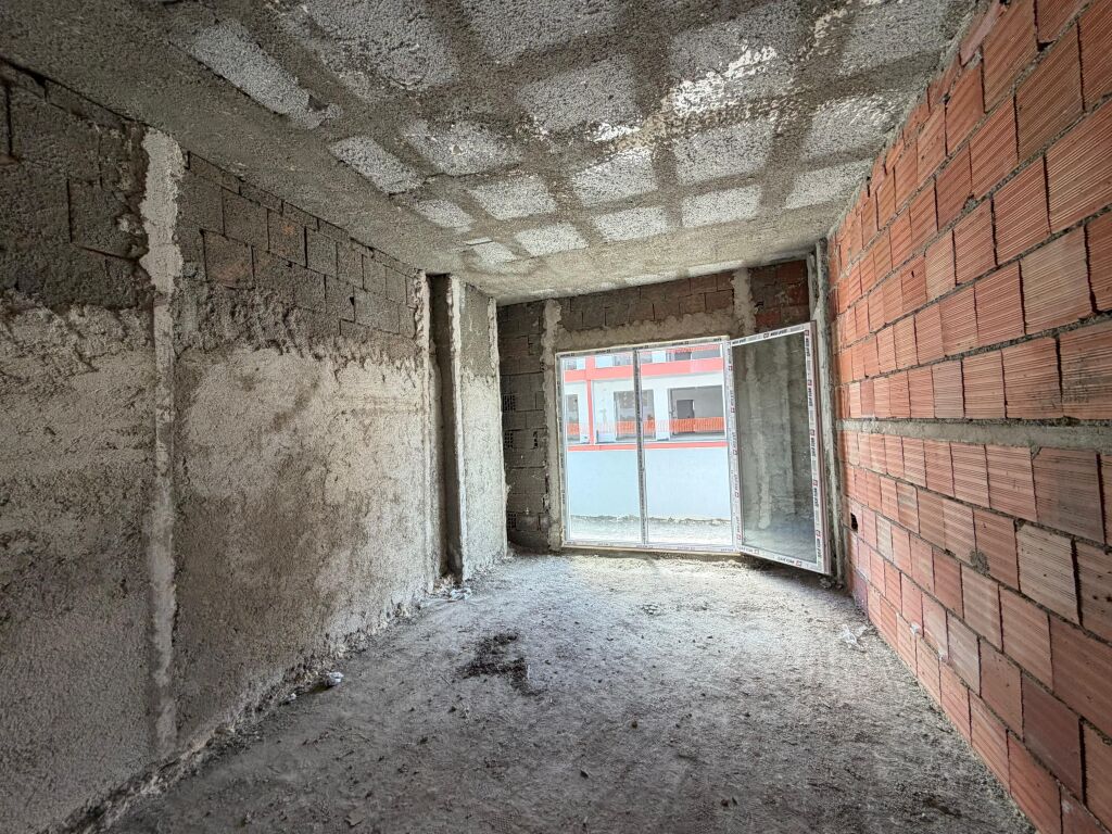 Shitet Apartamenti 1+1 ne Golem