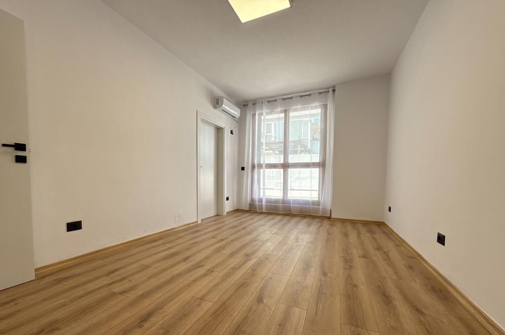 Appartamento 1+1 e veranda in Affitto presso l'ex Esposizione, Tirana