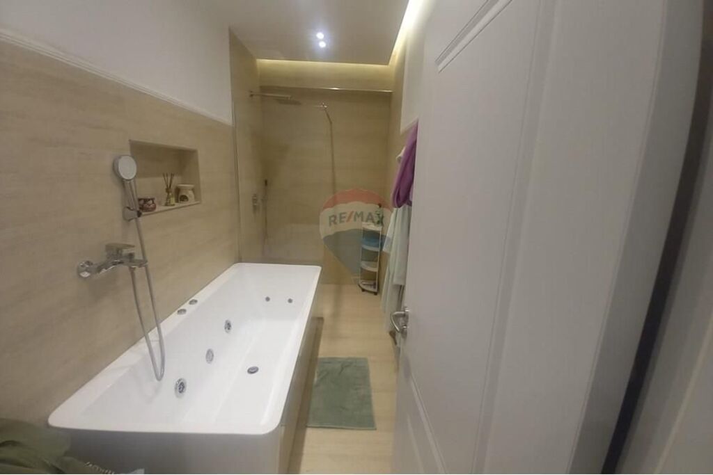 Apartment - For Rent - 9 Floors, Tirana