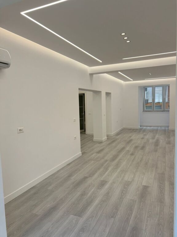 Business premises for rent, Barrikadave Street! 1,300 €