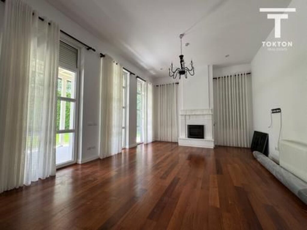 QIRA, VILË INDIVIDUALE ROLLING HILLS RESIDENCE, TEG