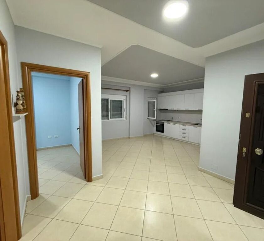 Affitto | Appartamento 2 + 1 | Via Bardhyl | 500 €/mese