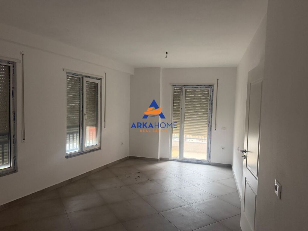 JEPET ME QERA APARTAMENT 2+1+BALLKON "VILA L ASTIR" 370 EURO