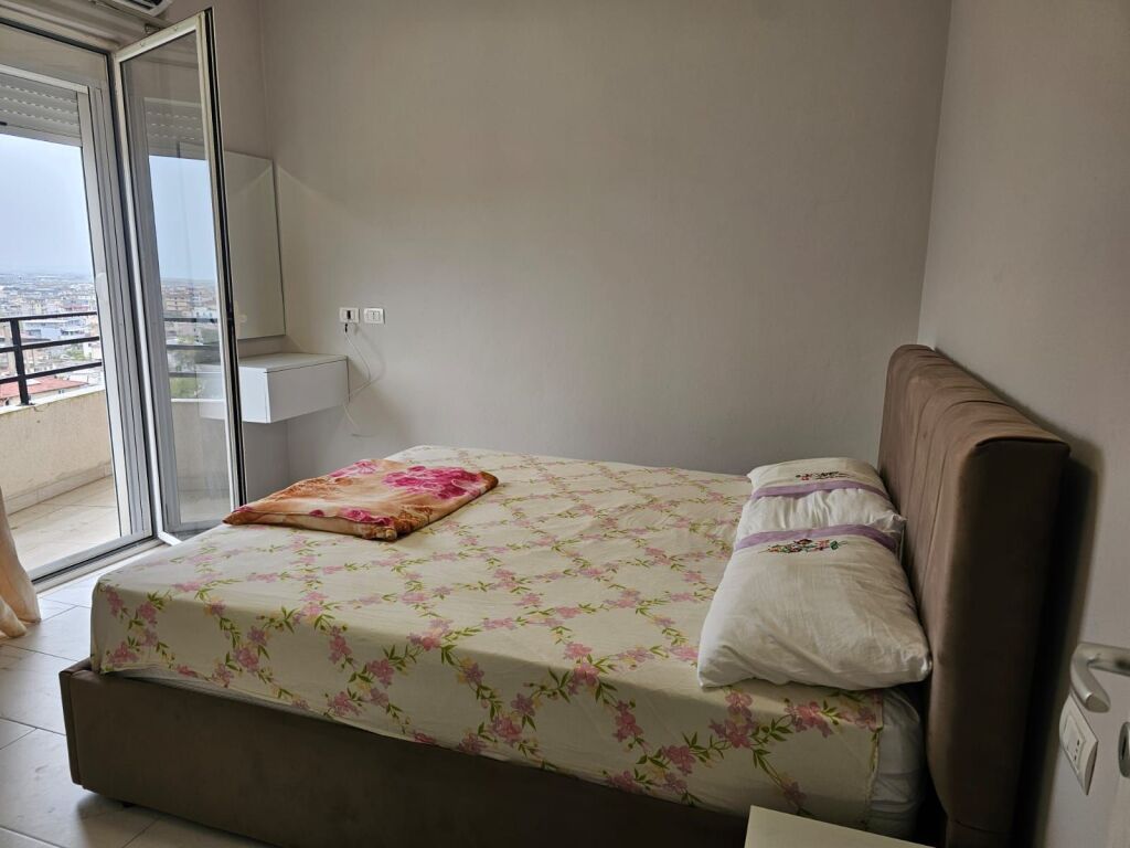 APARTAMENT 2+1 ME QERA NE ZONEN E SPITALLES!