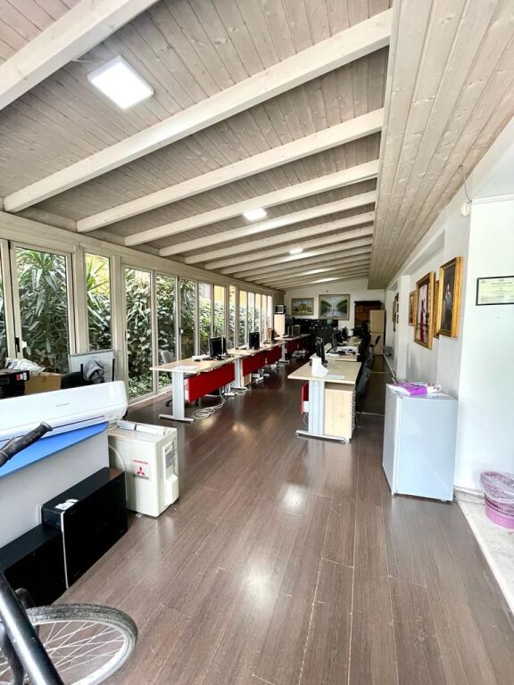 COMMERCIAL SPACE FOR SALE ON ELBASAN ROAD