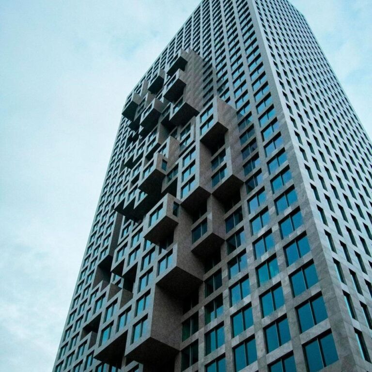 🏙️✨ Apartament Luksoz 2+1+2 + Garderobë – Downtown One, Tiranë ✨🏙️