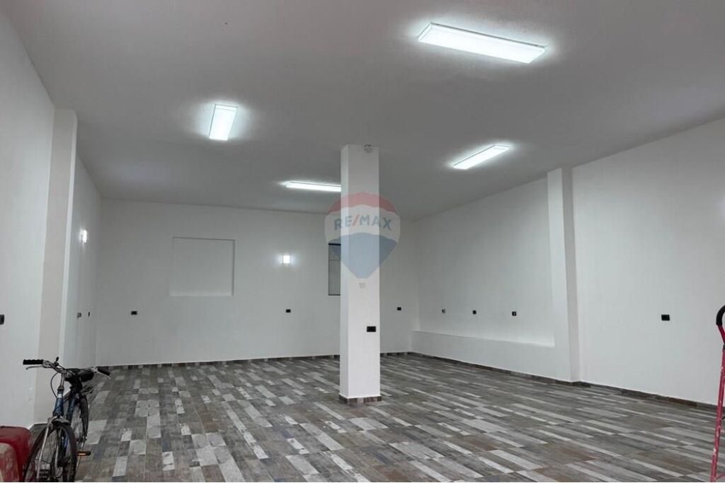 Magazinë/Kapanon - Për Qira - Kodra e Priftit, Tiranë