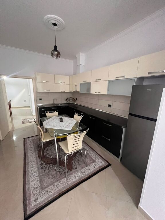 APARTAMENT ME QIRA 2+1 TE FONDACIONI ELEONORA