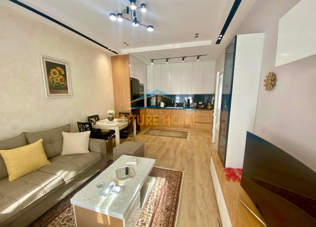 ✨ Luxury and Modernity at "Kontakti" – 1+1 for Rent at 21 Dhjetori! 🏠