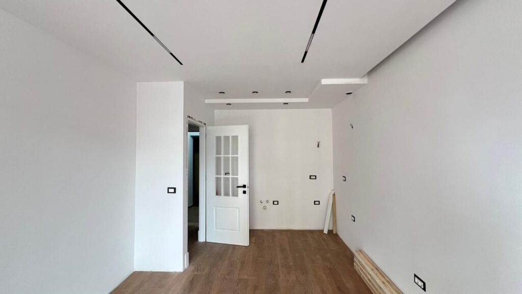 🏠SHITET: 1+1📍21 Dhjetori (Prane Hotel Mondial) - Pallat i Ri Buze Rruges Kryesore - 155,000€ - K.2 - Sp.54m² || Nje nder zonat me te kerkuara te qytetit🔥