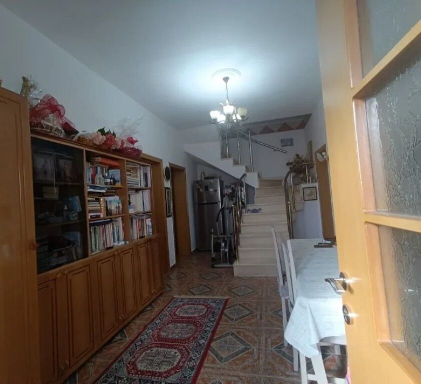 Qera | Vilë 5 + 1 | Kombinat | 800 €/muaj