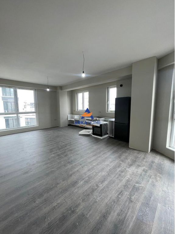 VENDESI APPARTAMENTO 3+1+2+BALCONE "ALLA COMUNE DI PARIGI" 474000 EURO