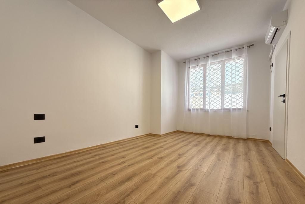 Appartamento 1+1 e veranda in Affitto presso l'ex Esposizione, Tirana