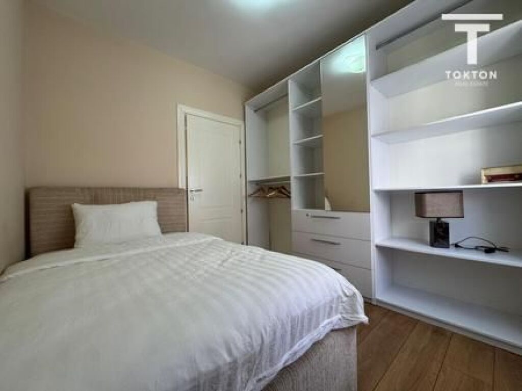 QIRA, APARTAMENT 2+1, RRUGA E KAVAJËS, BLLOKU I AMBASADAVE, TIRANË