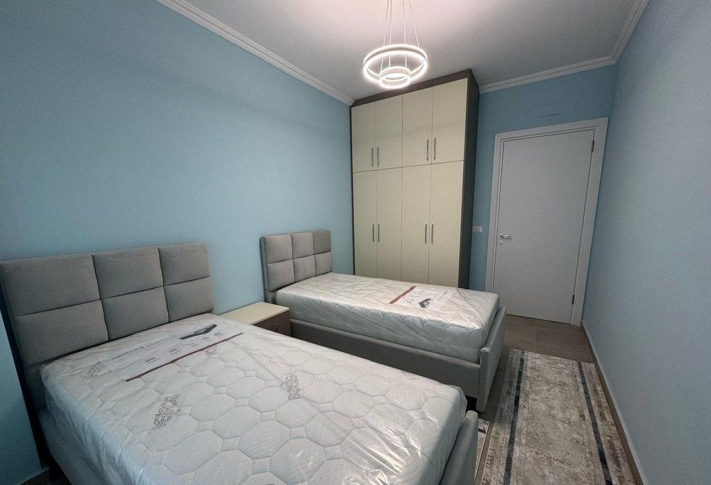 Super Appartamento 2+1+2, vicino alla Stazione dei Treni, all'inizio del Nuovo Boulevard!