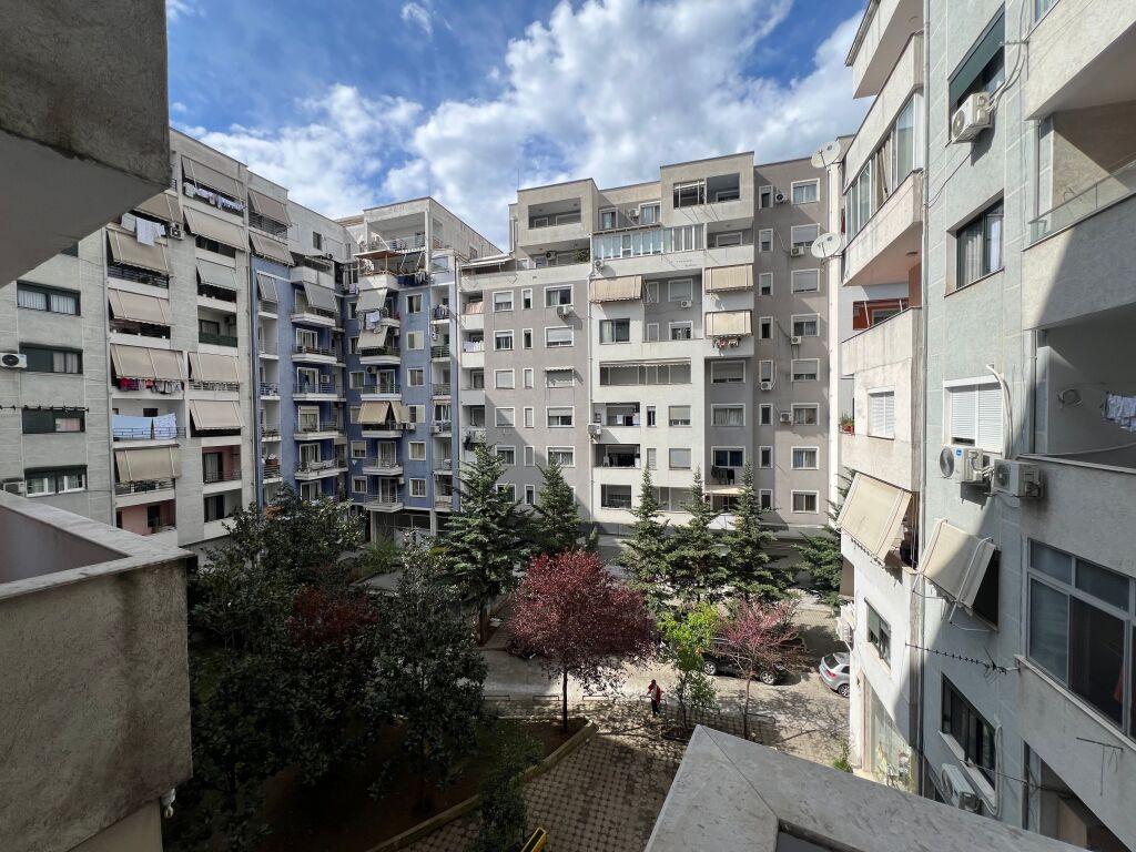 Shitet 1+1, Misto Mame, 1400€/m2, Rr. Kryesore