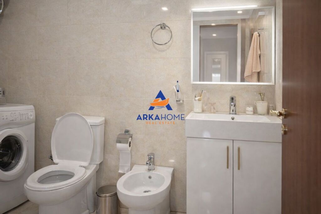 SHITET APARTAMENT 3+1+BALLKON "RRUGA E KAVAJËS (PALLATI KONDOR)" 315000 EURO