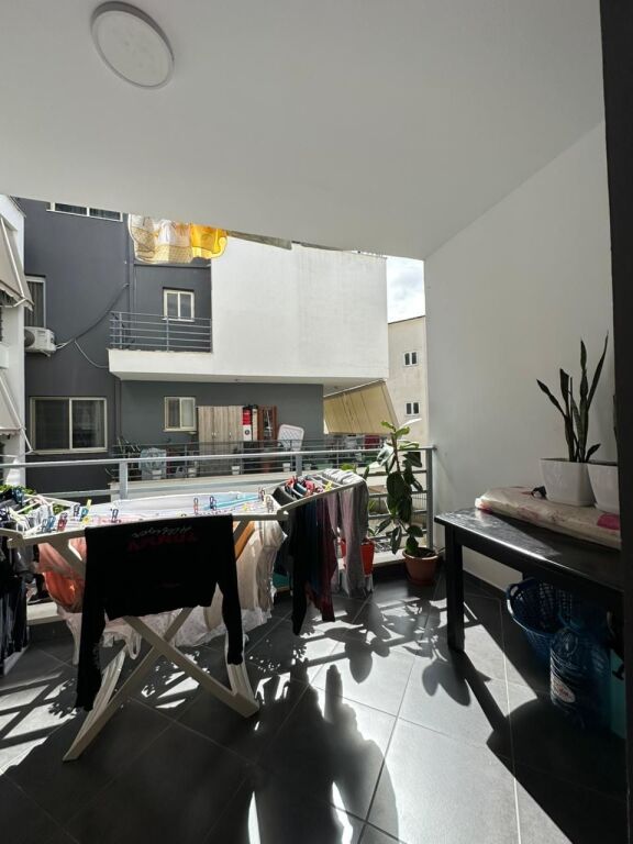 Shitet apartament 2+1 Tek kompleksi Tom Doshi me Shkoze