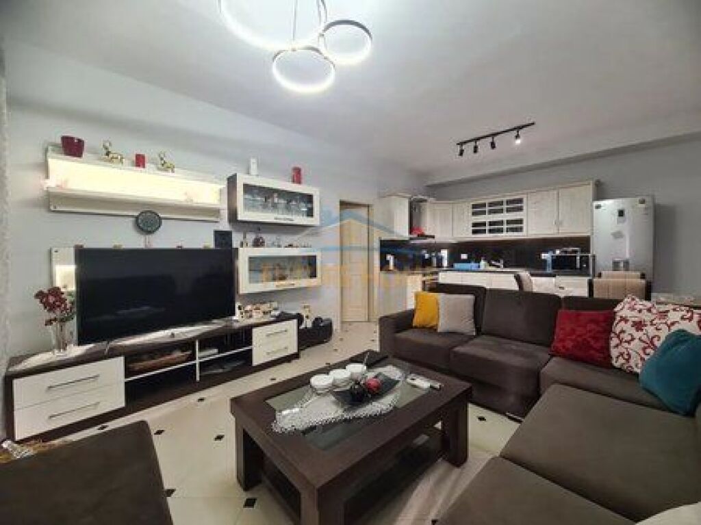 Qera,Apartament 2+1+2 ,Yzberisht