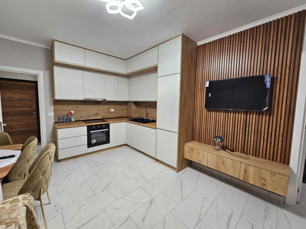 APARTAMENT 2+1 ME QERA NE ZONEN E SPITALLES!