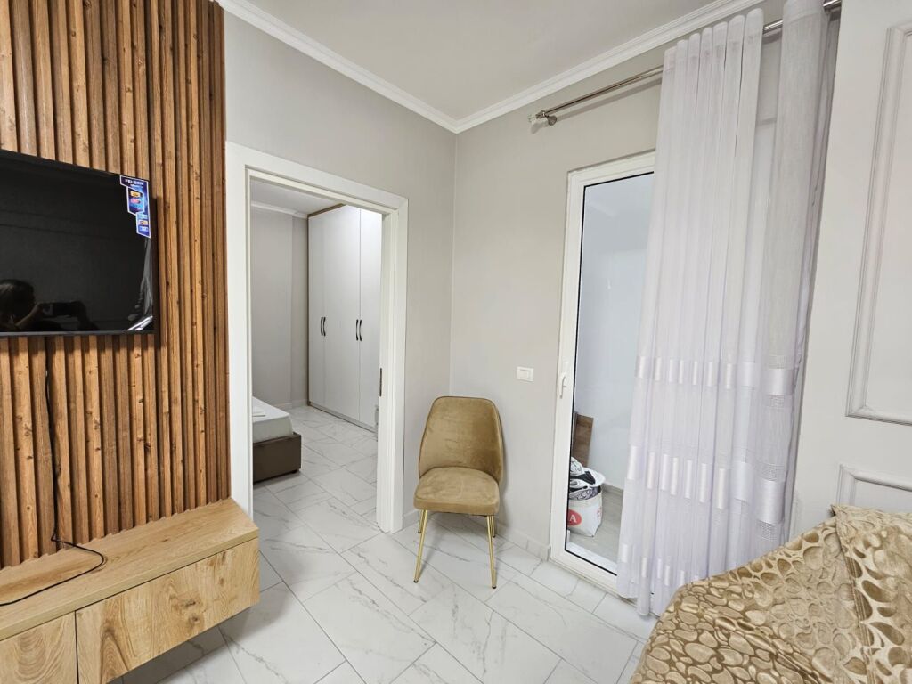 APARTAMENT 2+1 ME QERA NE ZONEN E SPITALLES!