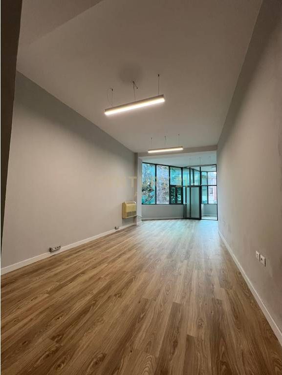 Ambient zyre për Qira – Komuna e Parisit !