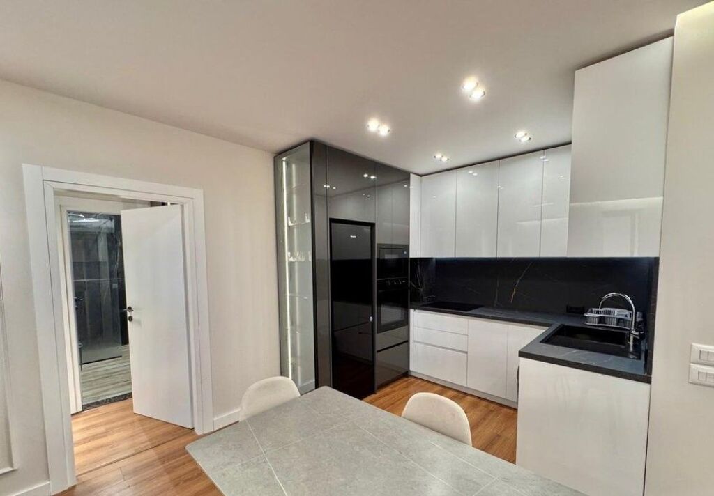 APARTMENT 2+1 NEAR THE NEW MARKET!