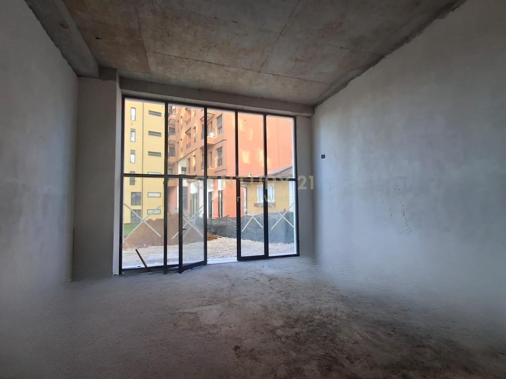 Locale Commerciale in Affitto – Possibilità Duplex – vicino a Via Bardhyl
