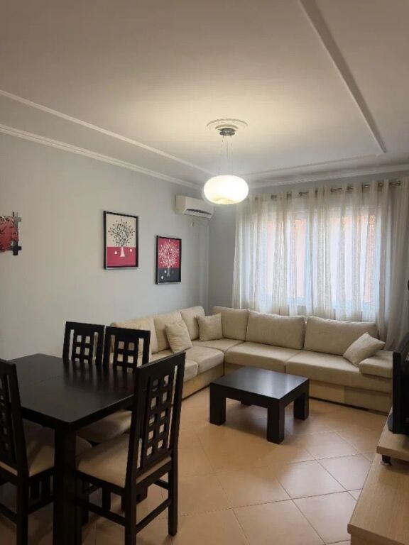 Apartament 1+1, Mine Peza!