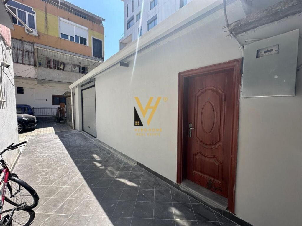 JEPET MAGAZINE 50 M2 ME QERA TE MUHAMET GJOLLESHA 50.000 LEKE