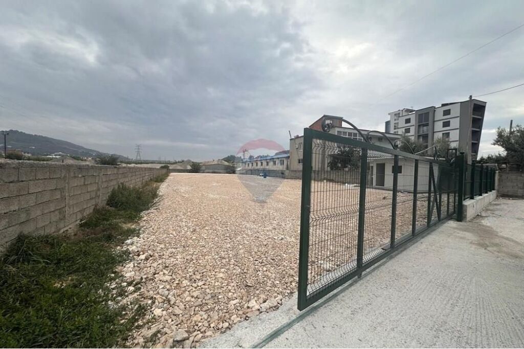 Truall - Për Qira - Prush, Tiranë