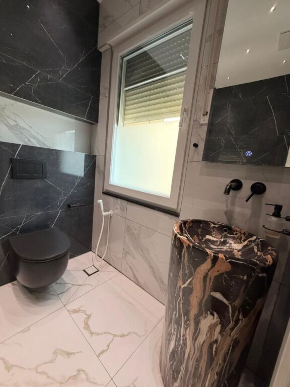 APARTAMENT LUKSOZ ME QERA TEK KOPSHTI ZOOLOGJIK