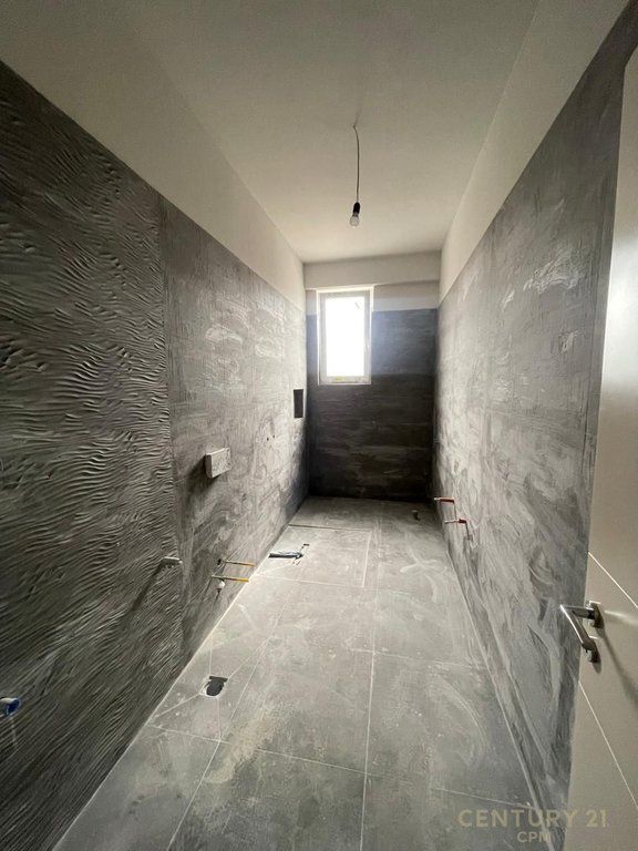 VENDESI APPARTAMENTO 3+1+2 PRESSO IL MUNICIPIO DI PARIGI, BEGA07