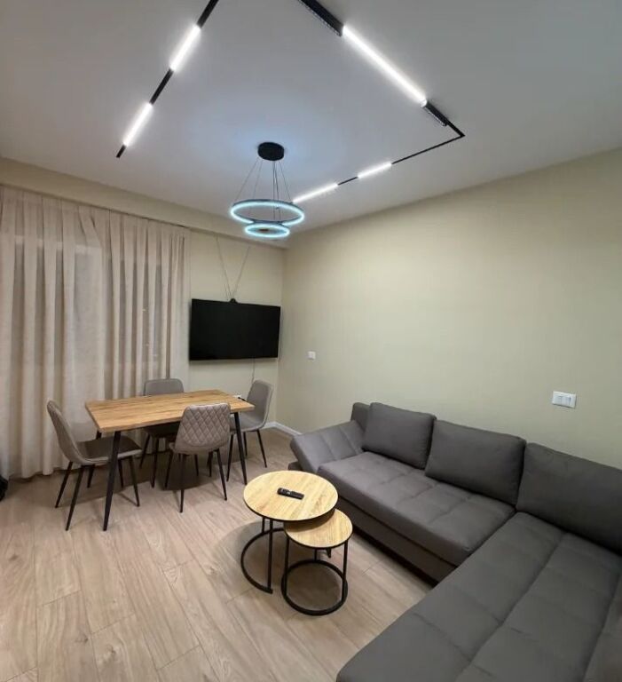 Affitto | Appartamento 2 + 1+2 | Via Azem Galica | 650 €/mese