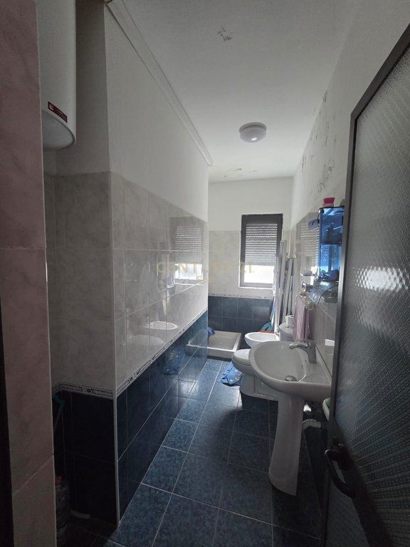 SHITET GAZINO APARTAMENT 50 M LARG DETI, SHKËMBI I KAVAJËS!!