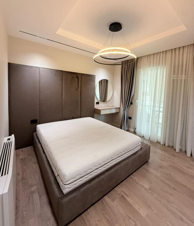 Jepet Apartament Luksoz 2+1 me Qira te Liqeni i Tiranës!